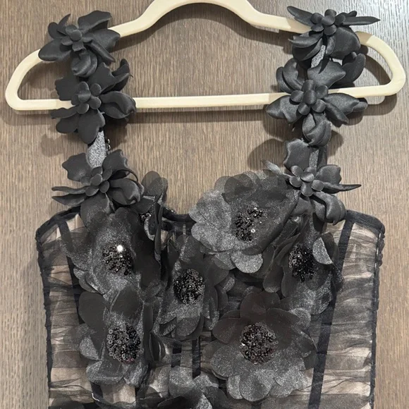 Bronx and Banco Black Gown - Picture 4 of 14